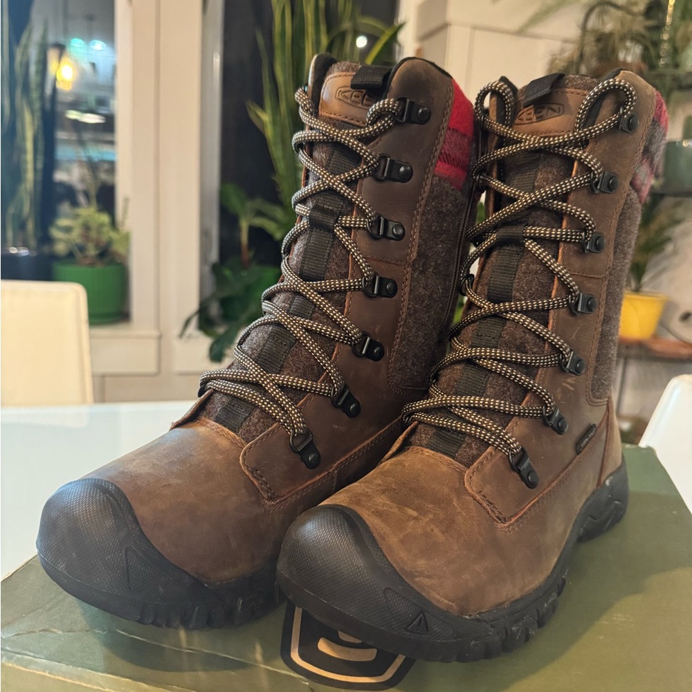 Keen winter boots - size 6